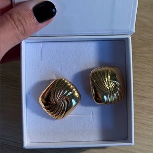 Heaven Mayhem Gold Tabi earrings